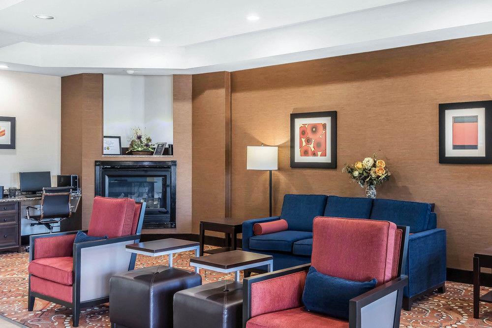 Comfort Inn & Suites Near Bethel College Newton Екстериор снимка