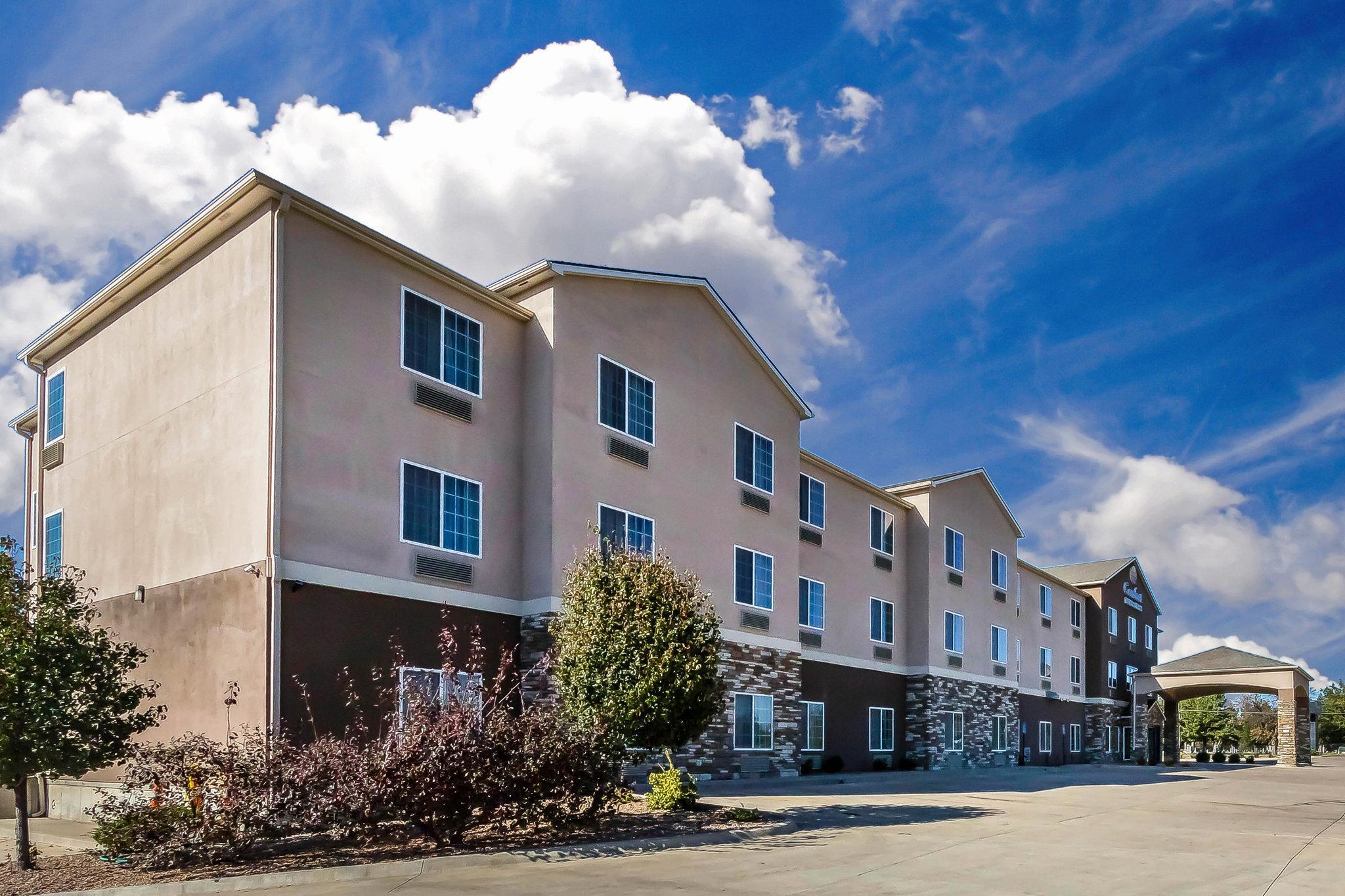 Comfort Inn & Suites Near Bethel College Newton Екстериор снимка