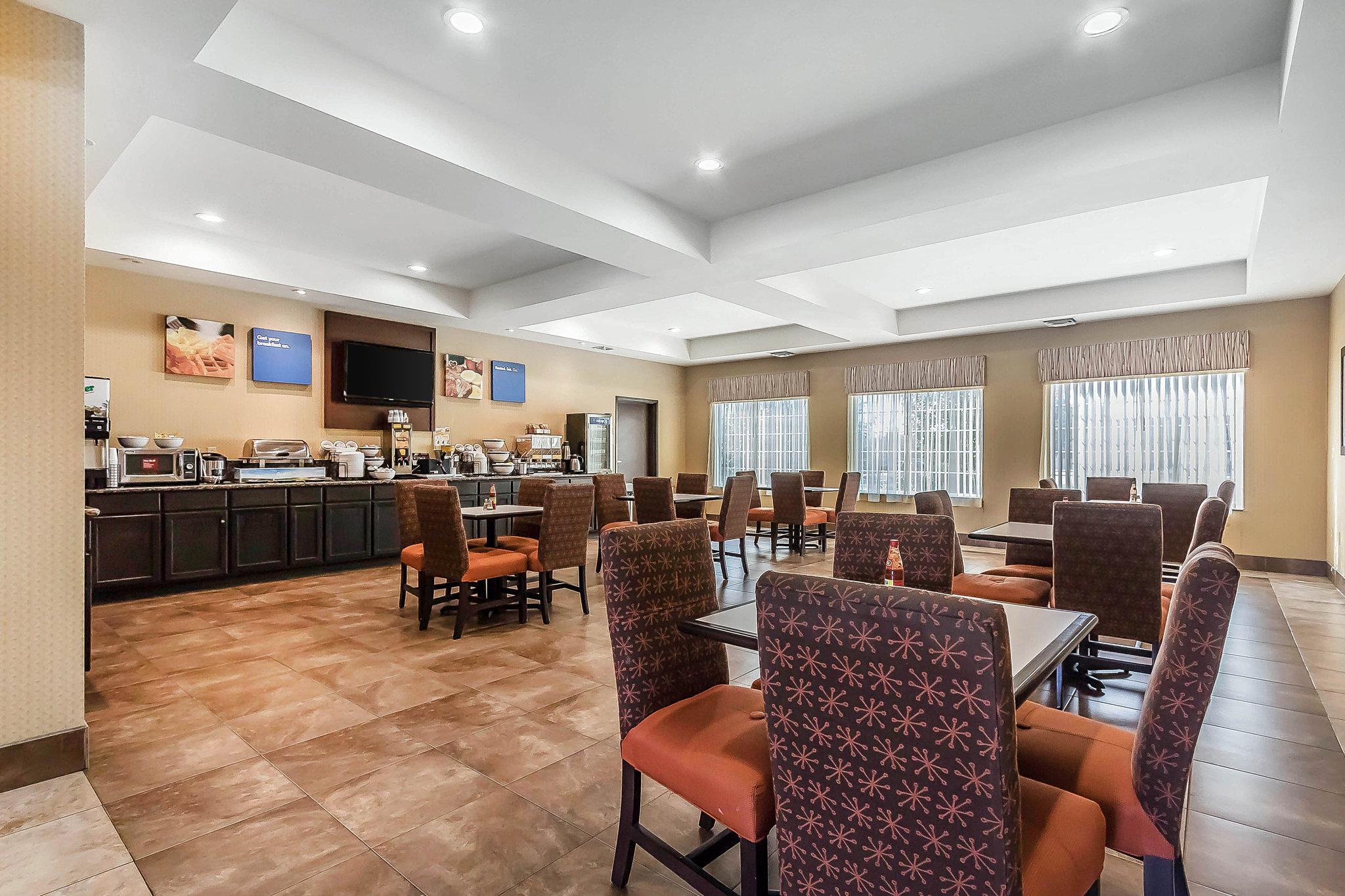 Comfort Inn & Suites Near Bethel College Newton Екстериор снимка