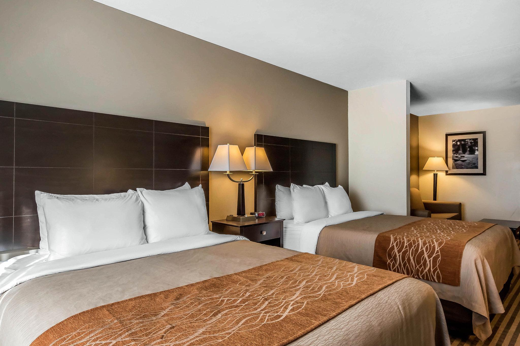 Comfort Inn & Suites Near Bethel College Newton Екстериор снимка