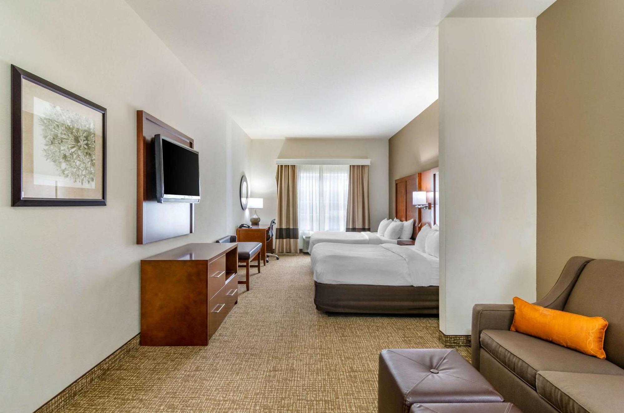 Comfort Inn & Suites Near Bethel College Newton Екстериор снимка