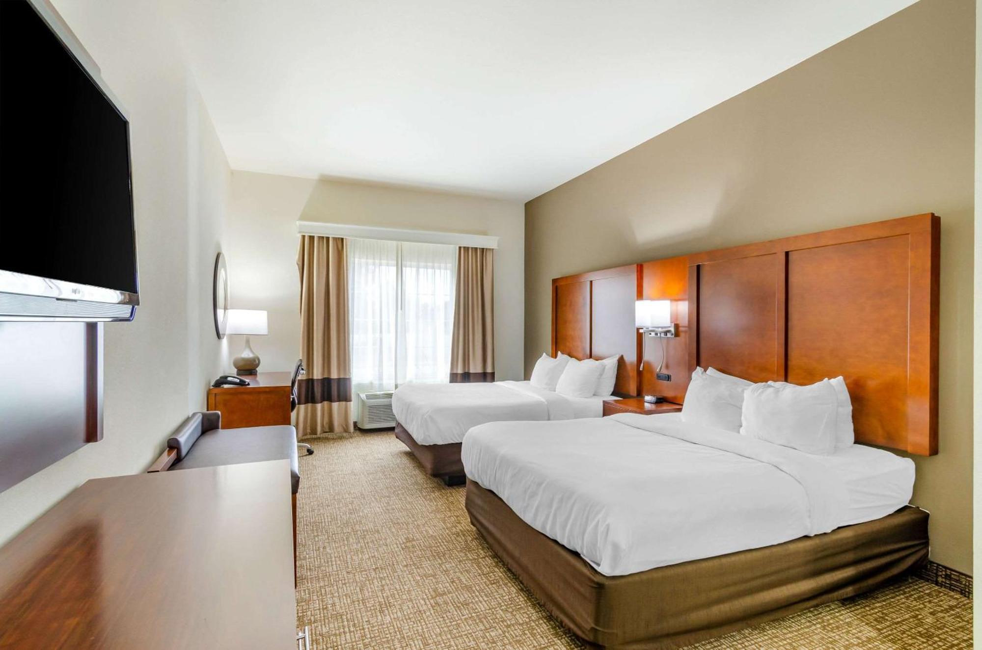 Comfort Inn & Suites Near Bethel College Newton Екстериор снимка