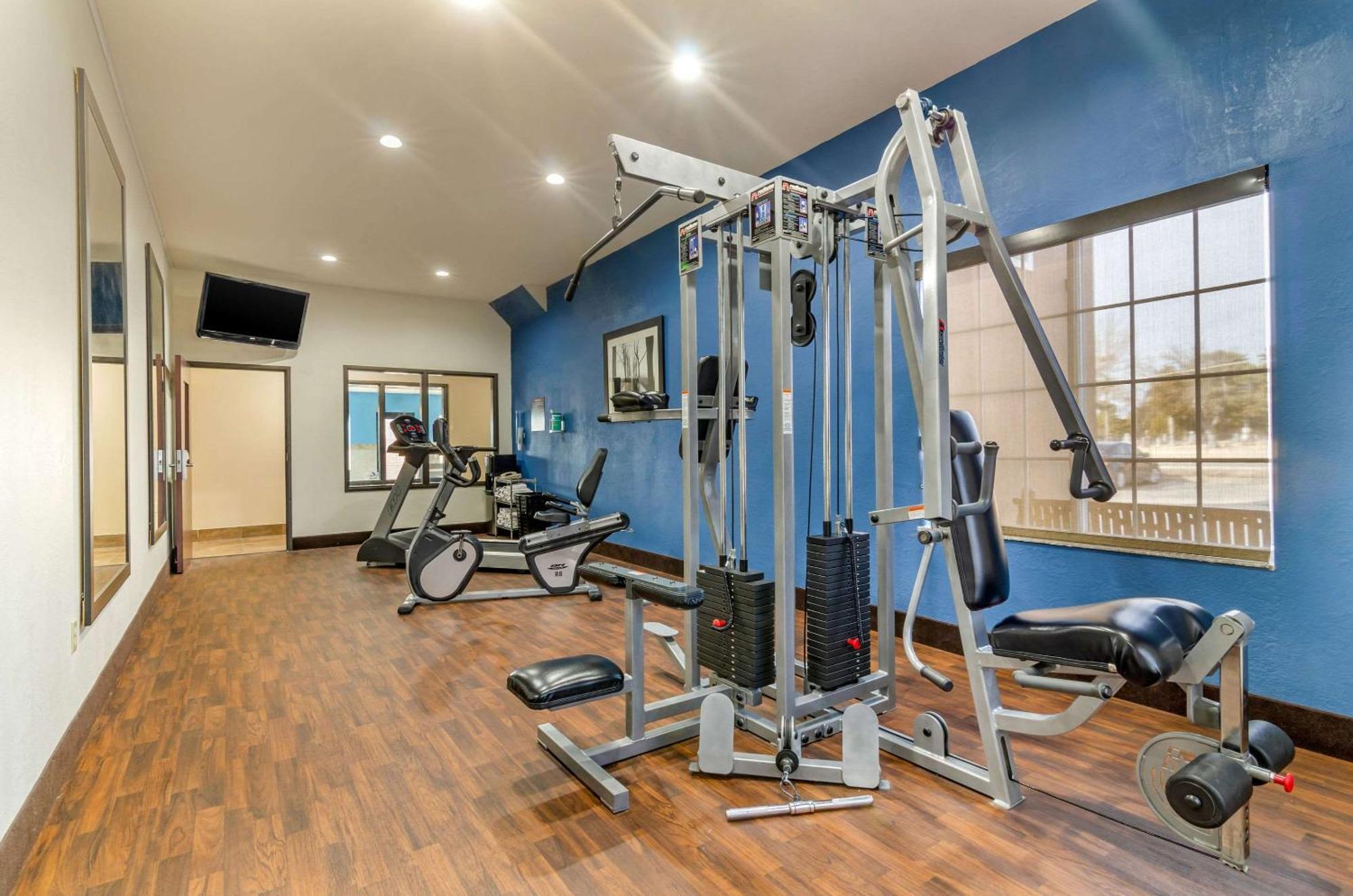 Comfort Inn & Suites Near Bethel College Newton Екстериор снимка