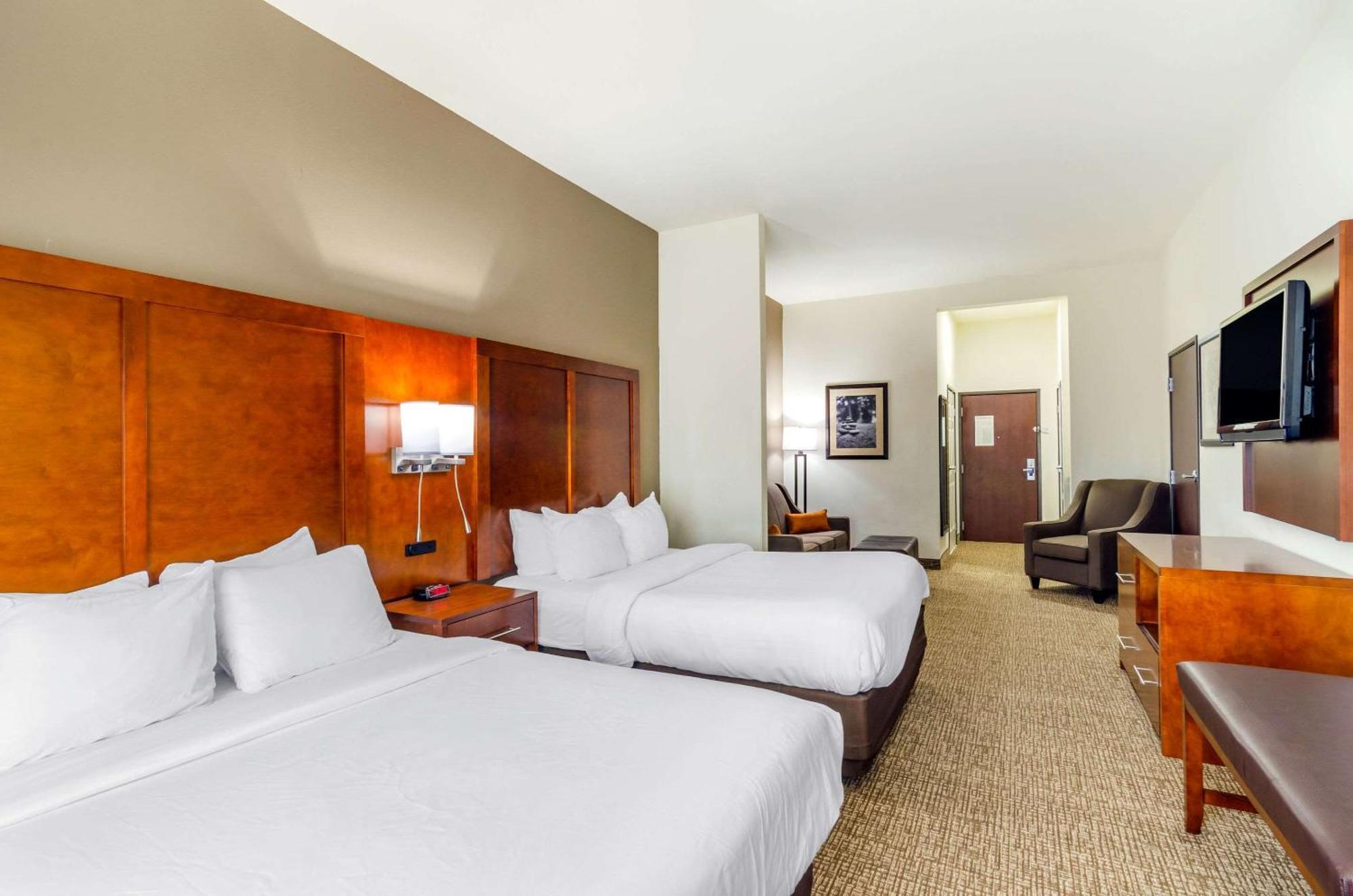 Comfort Inn & Suites Near Bethel College Newton Екстериор снимка