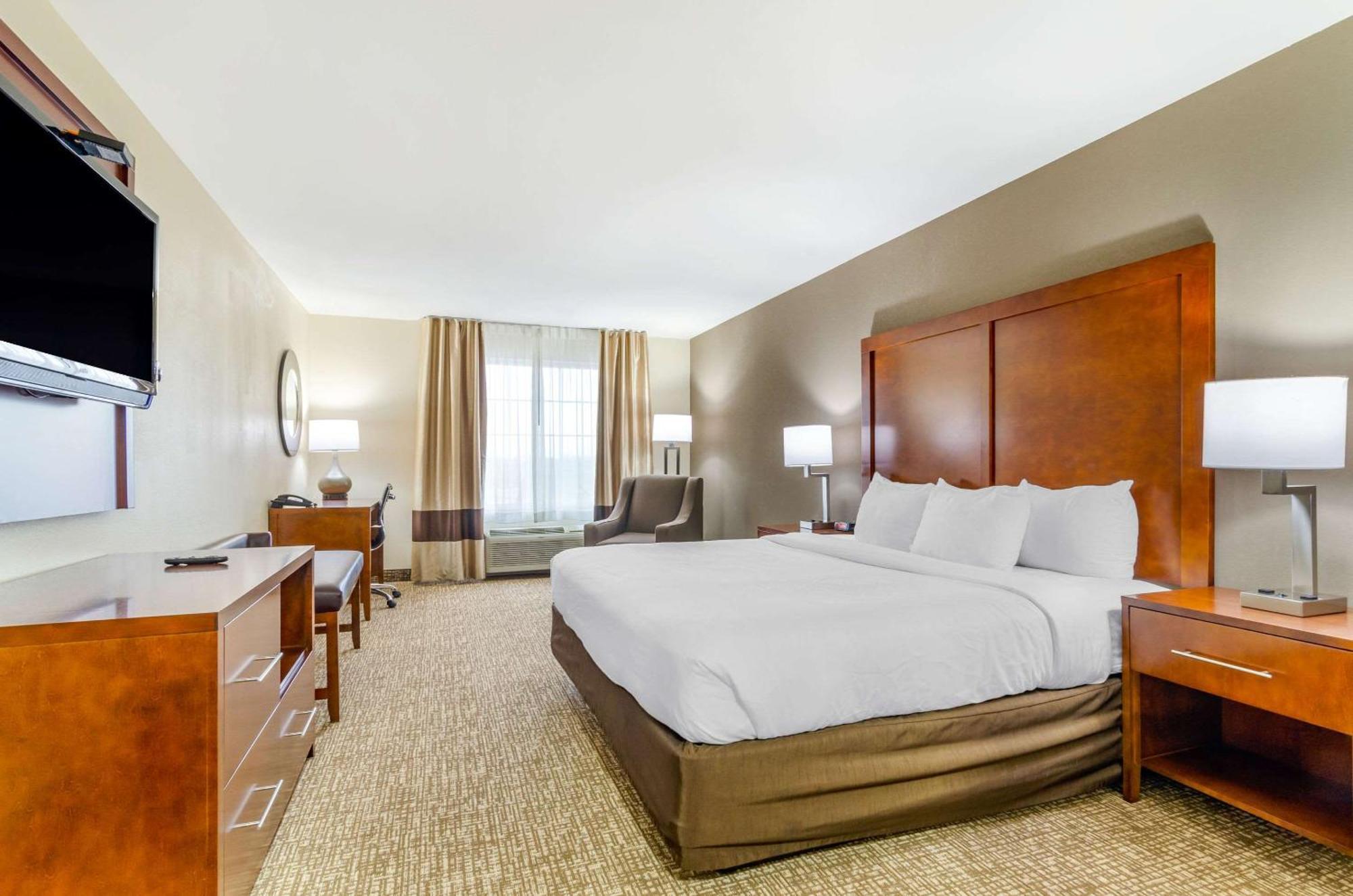 Comfort Inn & Suites Near Bethel College Newton Екстериор снимка