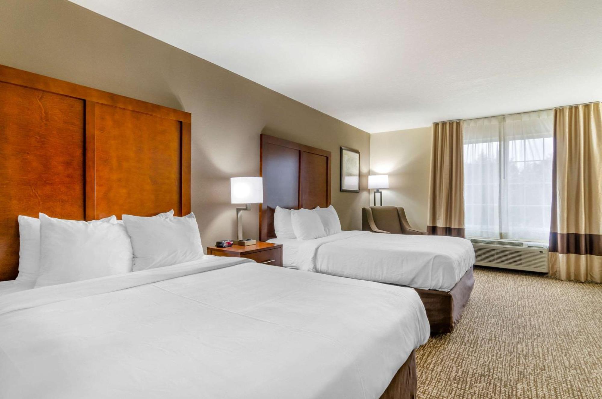 Comfort Inn & Suites Near Bethel College Newton Екстериор снимка