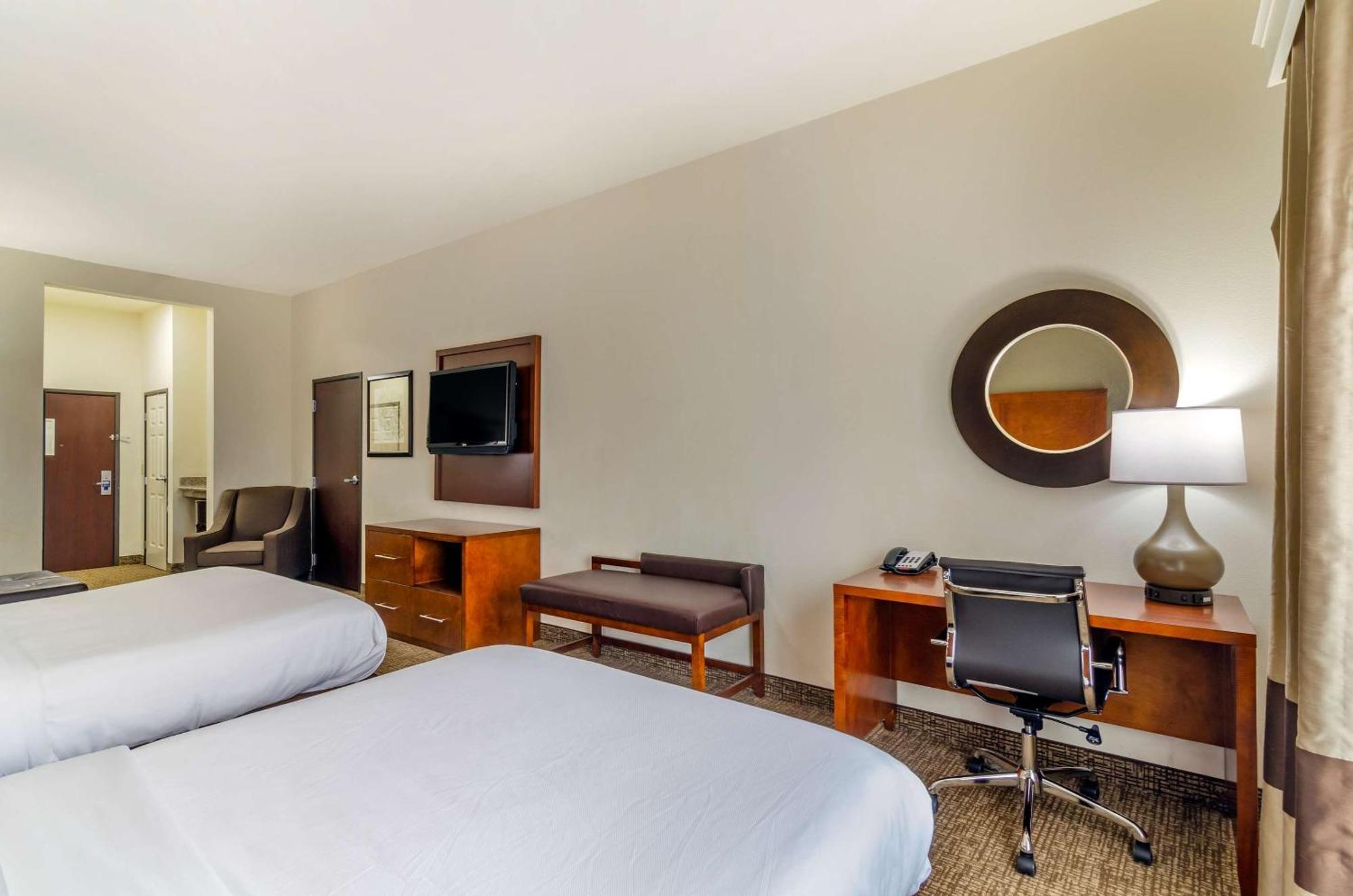 Comfort Inn & Suites Near Bethel College Newton Екстериор снимка