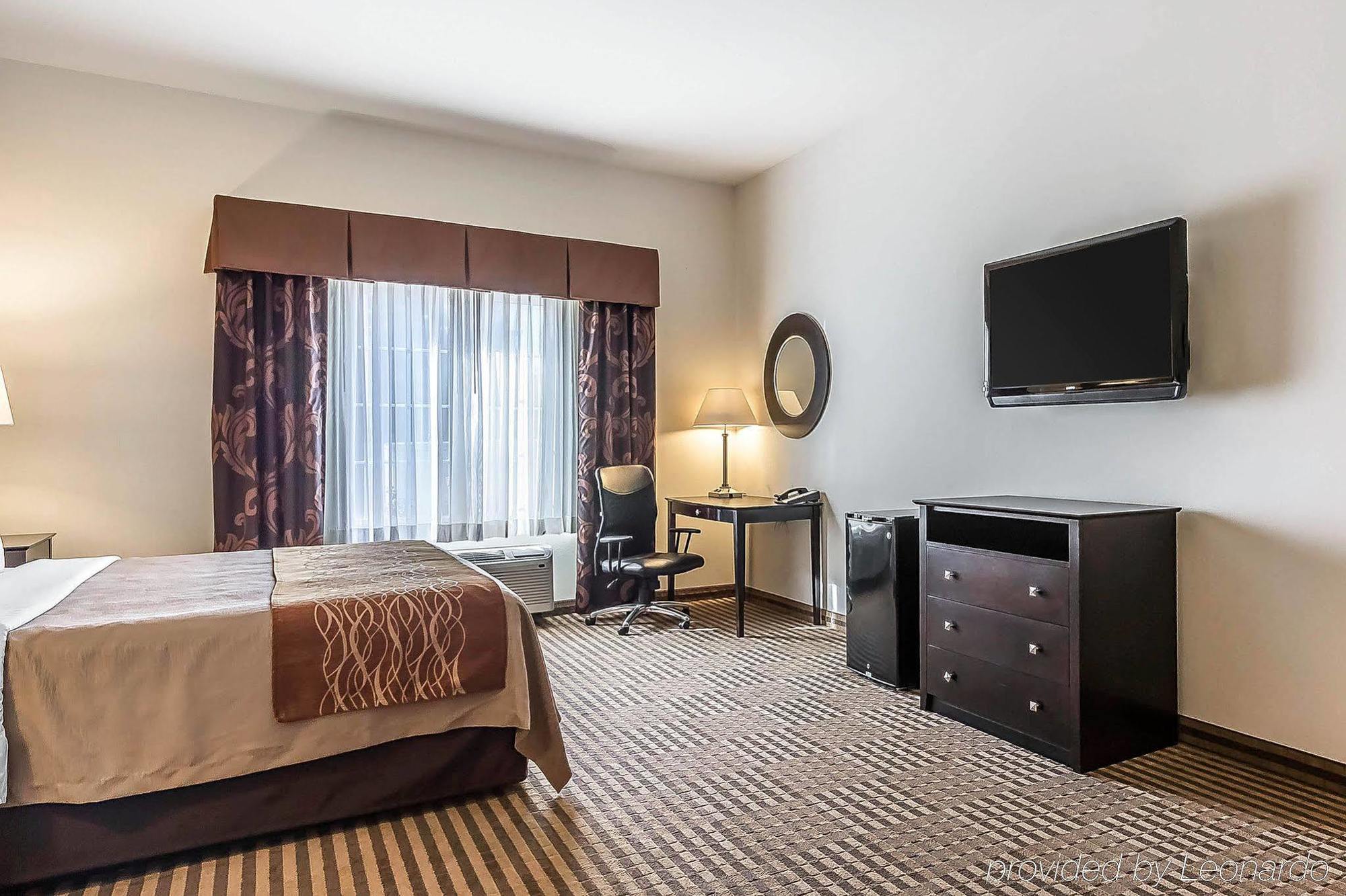 Comfort Inn & Suites Near Bethel College Newton Екстериор снимка